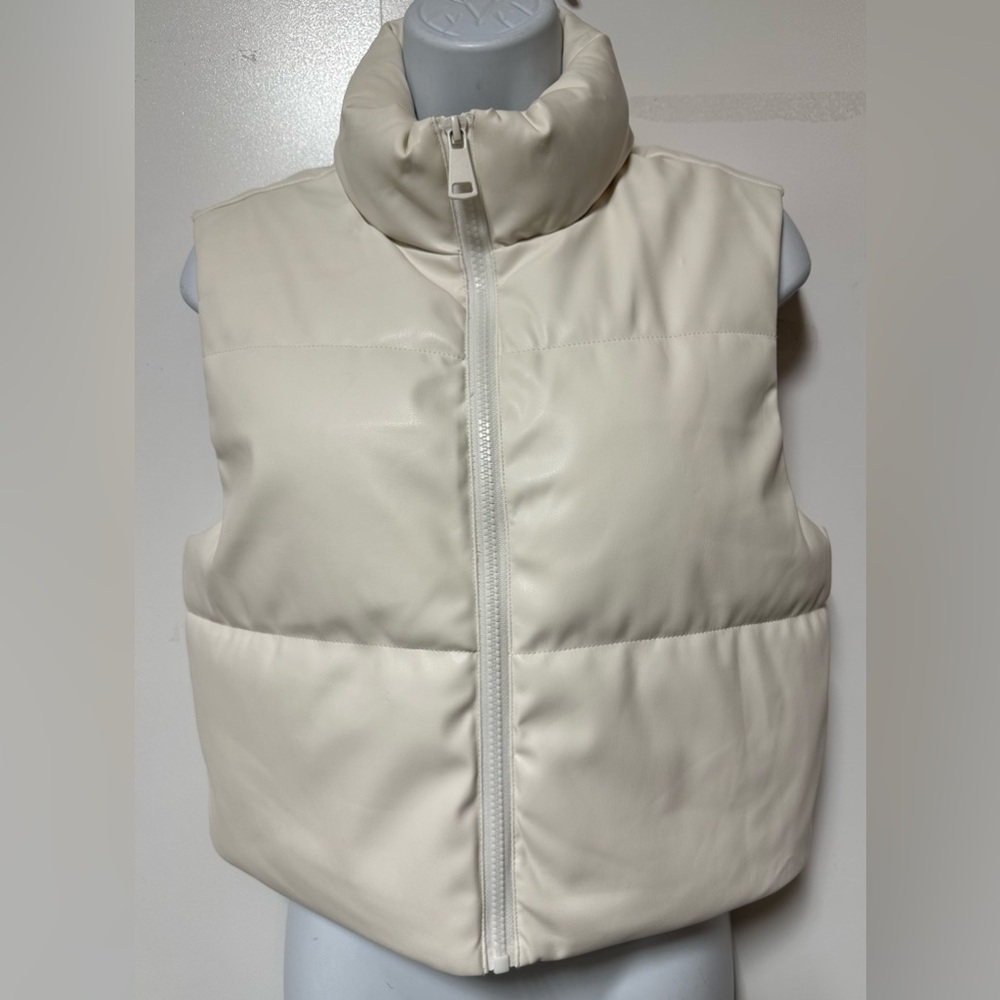 Mila&Tiff Puffy Lined Off White Crop Vest